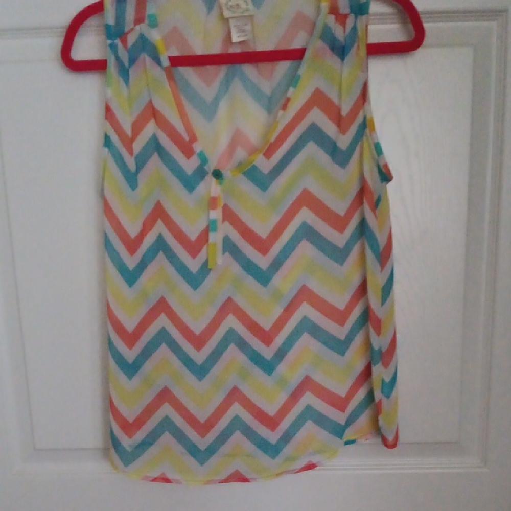 Chevron Patterned Sleeveless Top